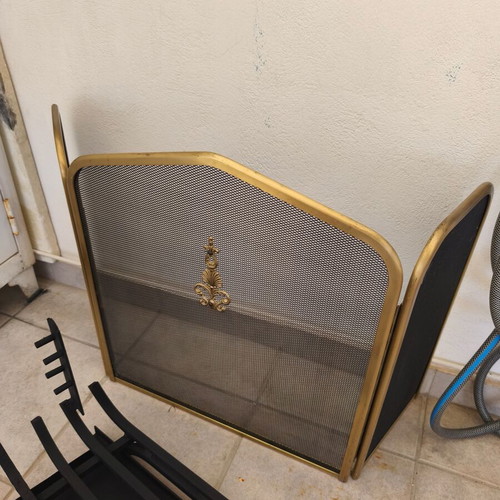 Iron fireplace grate with ash pan and screen