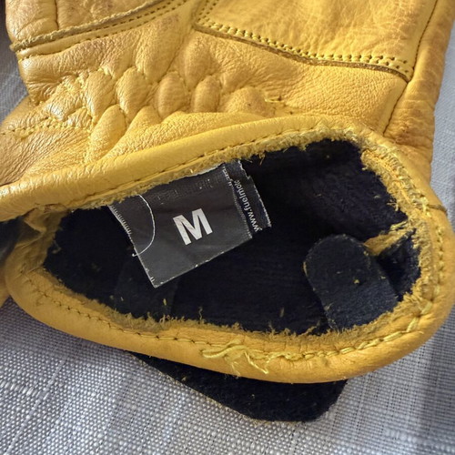 Fuel United gloves M size, like new, yellow