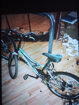 Children's mountain bike like new, black, with gears and front suspension