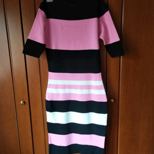 Brigitte boutique knitted dress like new, midi, fitted, black and pink
