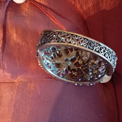 Vintage bracelet new, pink, heavy and beautiful