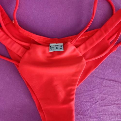 Med bikini coral like new, size Small, cup 70B