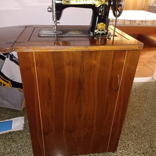Mercedes sewing machine used, functional and in good condition