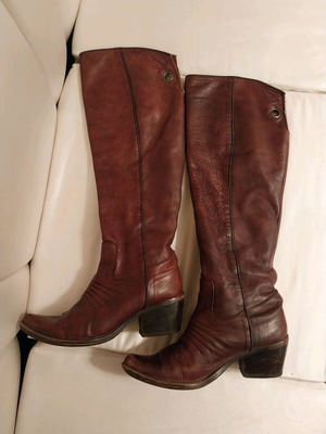 Leather cowboy boots over the knee like new, brown
