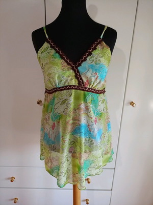 Fairy mesh top used, green shades, size M-L