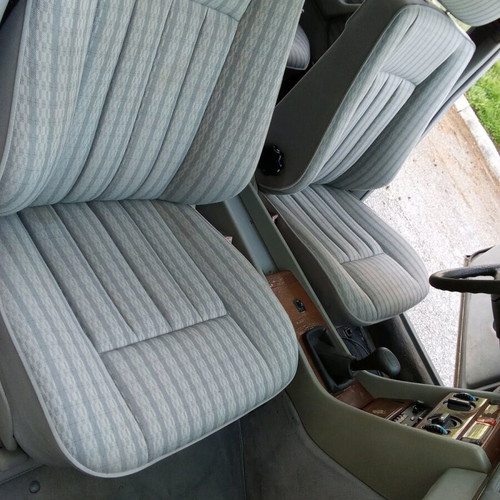 Mercedes 1990 M 124 E1 car like new, gasoline, 4-speed manual
