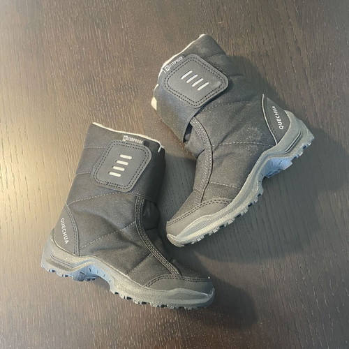 Children's boots size 27 unused, black with Velcro