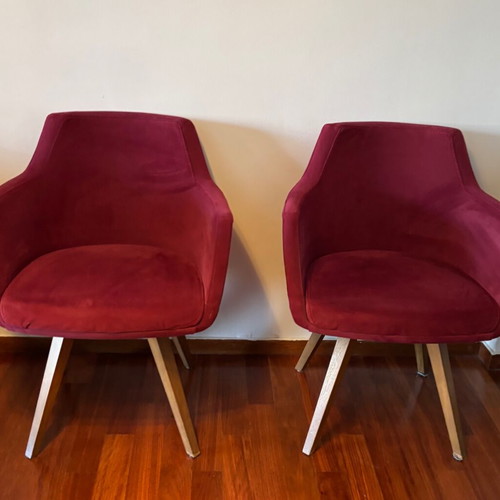 Armchairs set of 2 with burgundy velvet upholstery and oak legs like new
