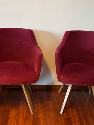 Armchairs set of 2 with burgundy velvet upholstery and oak legs like new