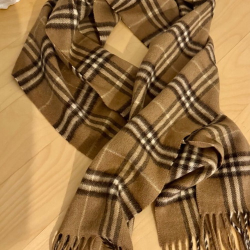 Galléries Lafayette 100% wool scarf like new, beige