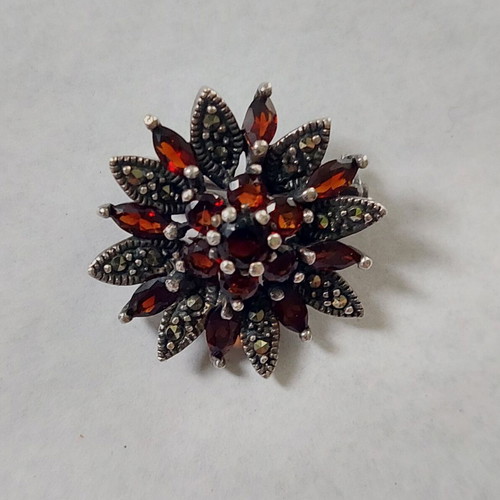 Vintage silver brooch 925 with garnets and marcasites, 2.5 cm