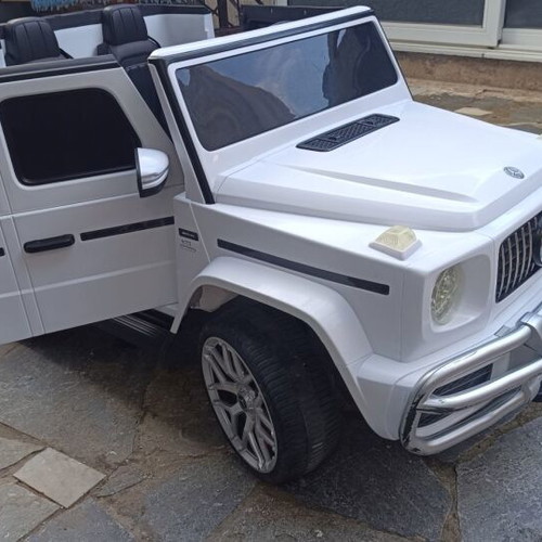 Scorpion Mercedes Benz kids car used with remote and charger