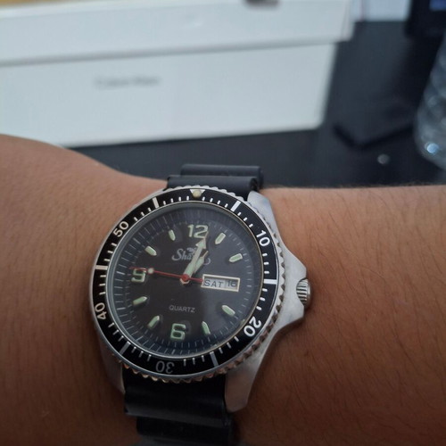 Shark Diver Quartz 200M watch used, vintage style