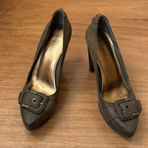 Nine West khaki leather pumps like new, size 39.5