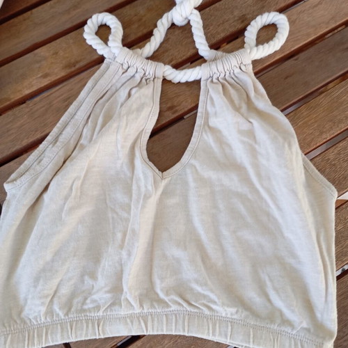 Crop blouse like new, size M, white and beige
