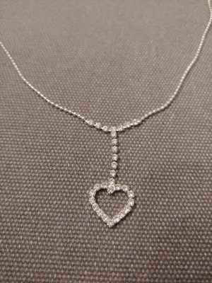 Heart pendant with crystals unused