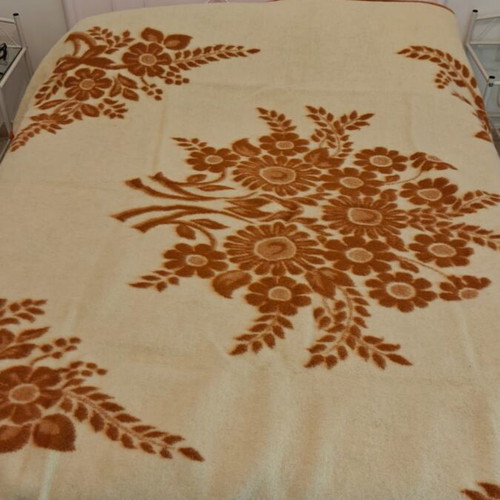 Wool blanket double size, like new, 100% pure virgin wool Biocarpets
