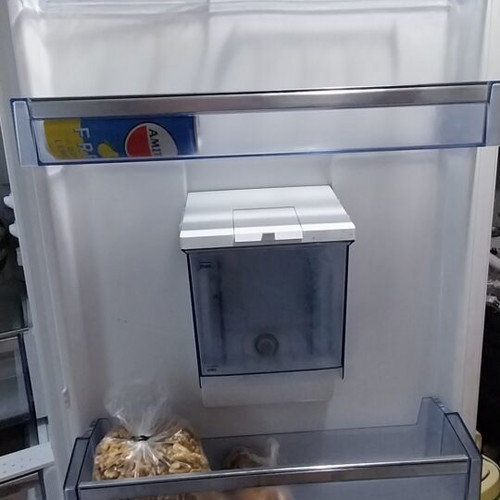 Morris refrigerator with water dispenser