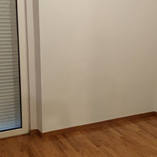 Διαμέρισμα 63 τ.μ. β' ορόφου με 2 υπνοδωμάτια, 2 μπάνια, πάρκινγκ και αποθήκη