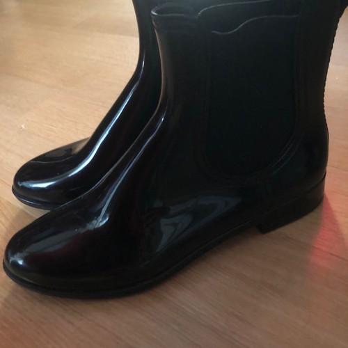 Short black galotses new, size 39