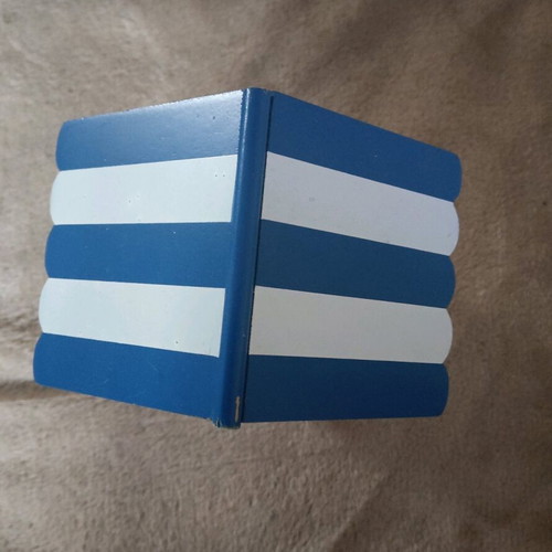 Decorative wooden beach hut like new, 17.3cm blue white