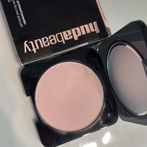 Huda Beauty Easy Bake Pressed Powder used