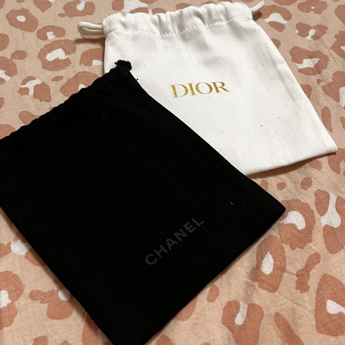 Dusty bags Dior and Chanel ideal for jewels, new
