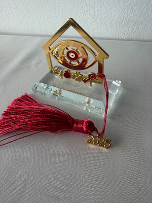 Tabletop house charm in plexiglass like new
