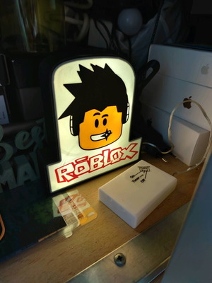 Lightbox Roblox 3D print like new, USB powered, 18x19 cm