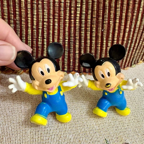 Set of six collectible Mickey Mouse and Donald Duck knobs like new