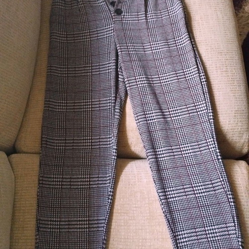 Jennifer plaid black and white pants with burgundy stripe like new, size S