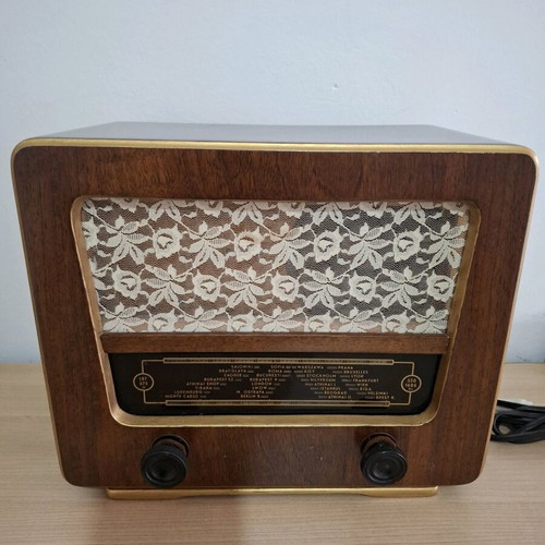 Radio used 30x25x17 cm