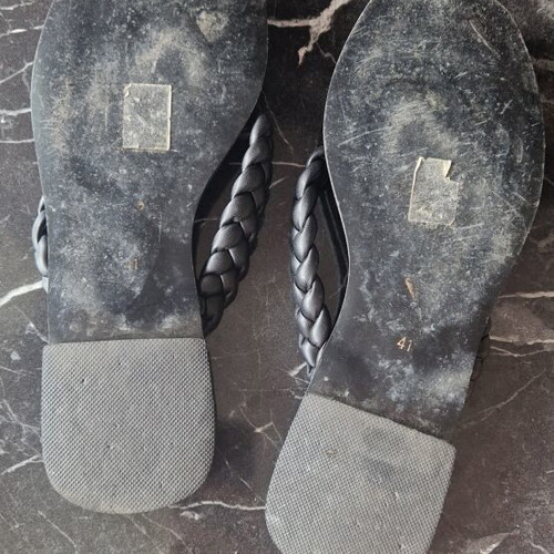 Envie Shoes black leather slippers like new, braided design, size 41