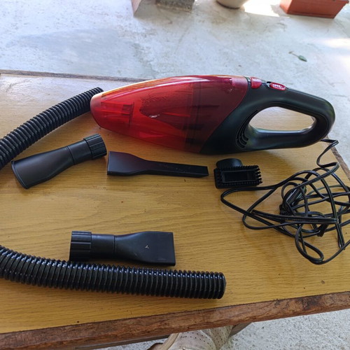 Cordless car vacuum cleaner used