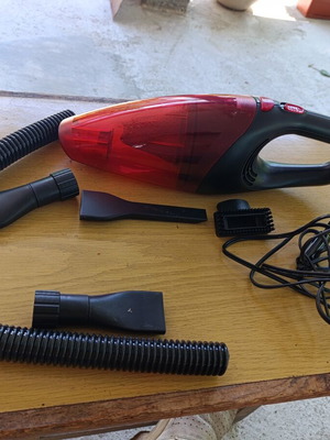 Cordless car vacuum cleaner used