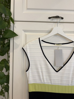 Daphne dress new, black and green