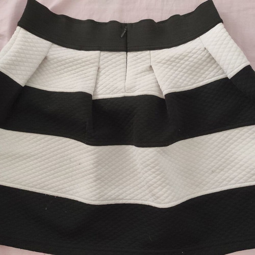 Evita Girl's Skirt Size 9 Like New Black and White