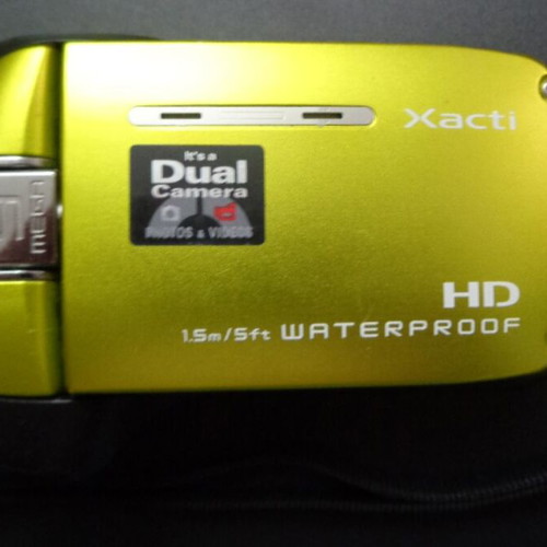 SANYO XACTI VPC-CA9EX Dual Camera HD like new, waterproof digital camera