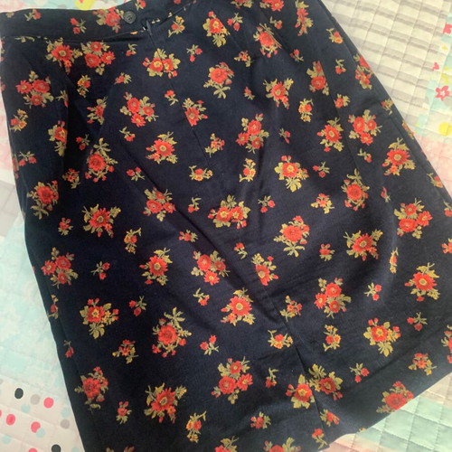 Laura Ashley skirt like new, size XL, blue and red