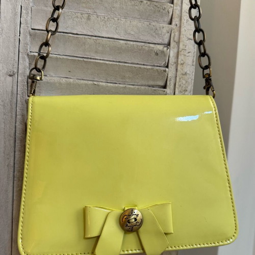 Darling patent leather shoulder bag used, yellow with chain