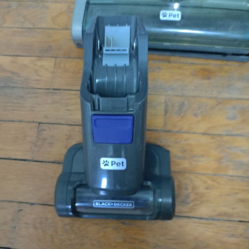 Black and Decker stick vacuum used, defective battery, with charger and brush