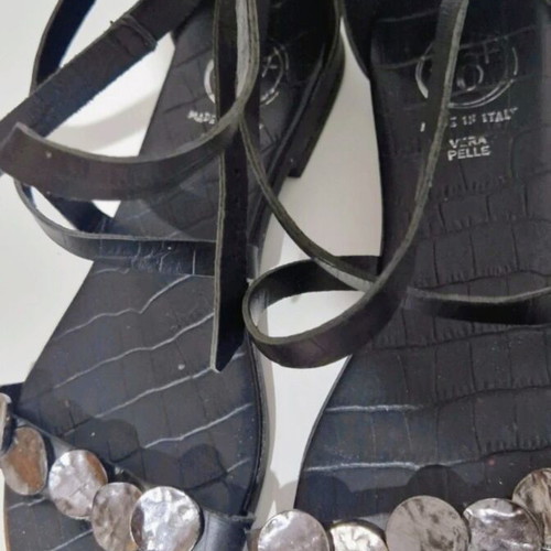 Vera Pelle leather sandals with crisscross straps like new, size 37, black