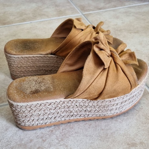 Veneti platform sandals size 38, beige and brown