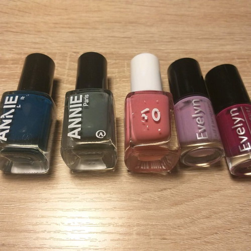 Various nail polishes like new, pack of 5