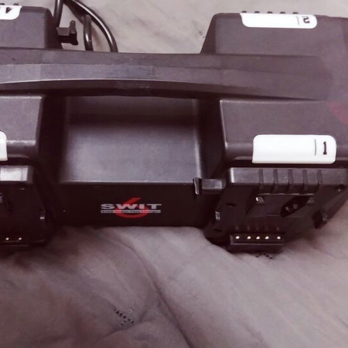 SWIT PC-P461S 4-Bay V-Mount Fast Battery Charger like new