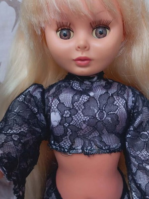 Vanessa doll by El Greco used in very good condition