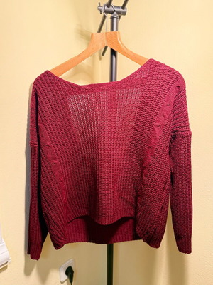Knitted burgundy sweater with open back, like new