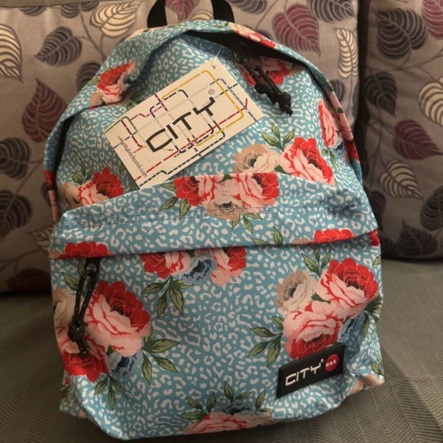 Lyc Sac backpack new with two compartments and large capacity