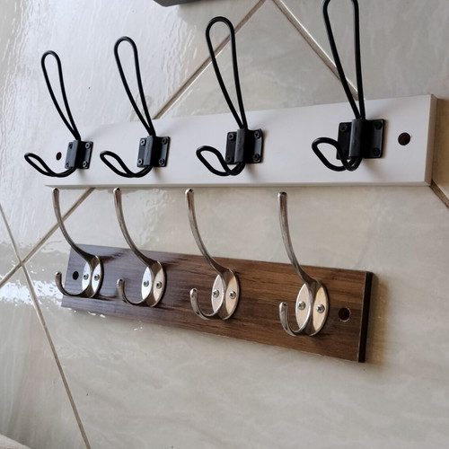 Wall hooks like new, light use, max weight 5.0Kgs