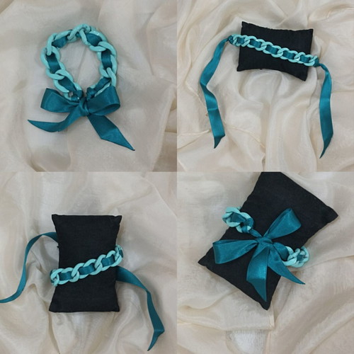 Turquoise bracelet with chain and emerald ribbon bow